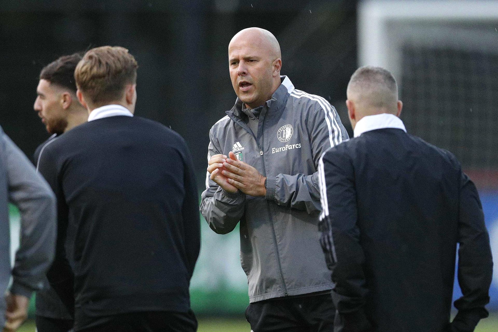 El Liverpool confirmó este lunes el fichaje de Arne Slot como sustituto de Jürgen Klopp. El técnico holandés llega después de tres temporadas en el Feyenoord en las que ha ganado una Eredivisie, una copa holandesa y alcanzó la final de la Liga Conferencia. EFE/EPA/Jeroen Putmans/ARCHIVO 