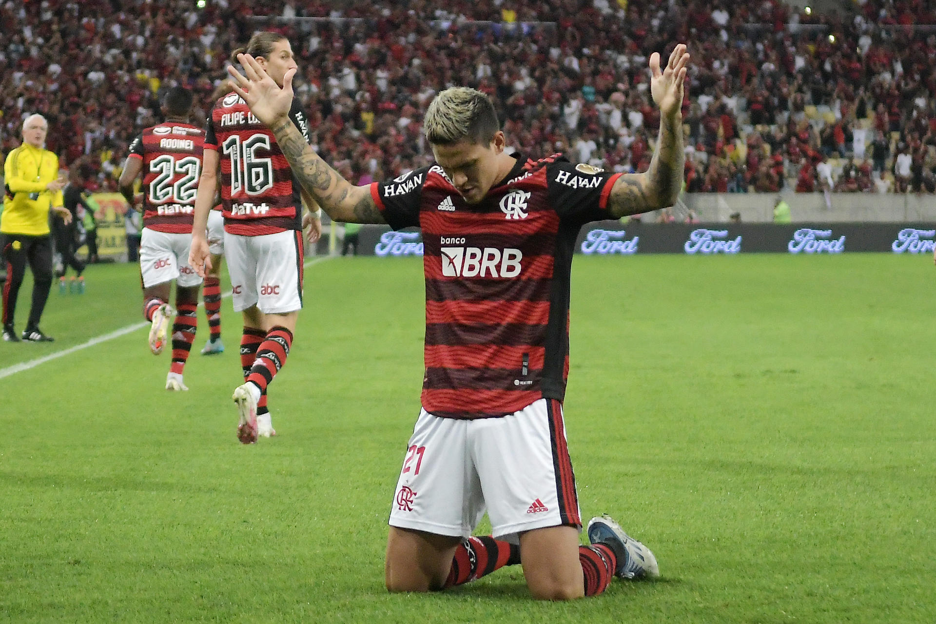 alt Flamengo despierta del letargo, vence a Corinthians y alcanza el liderato provisional