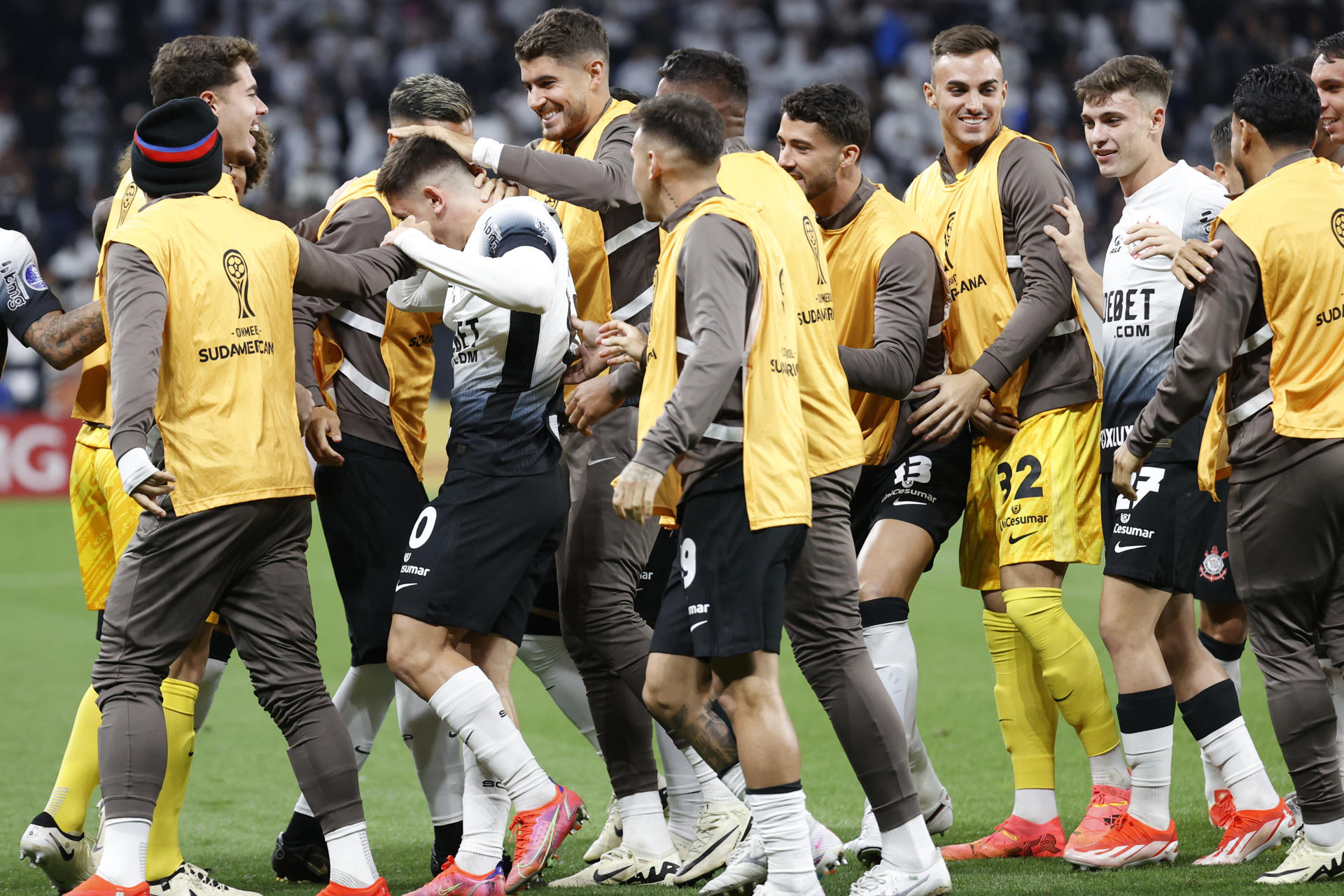 alt 3-0. Corinthians desbanca a Racing y se mete directo a los octavos de la Sudamericana