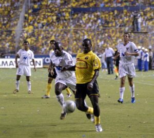 alt Barcelona y Liga de Quito, en crucial duelo para pelear la primera fase de la Liga ecuatoriana de fútbol