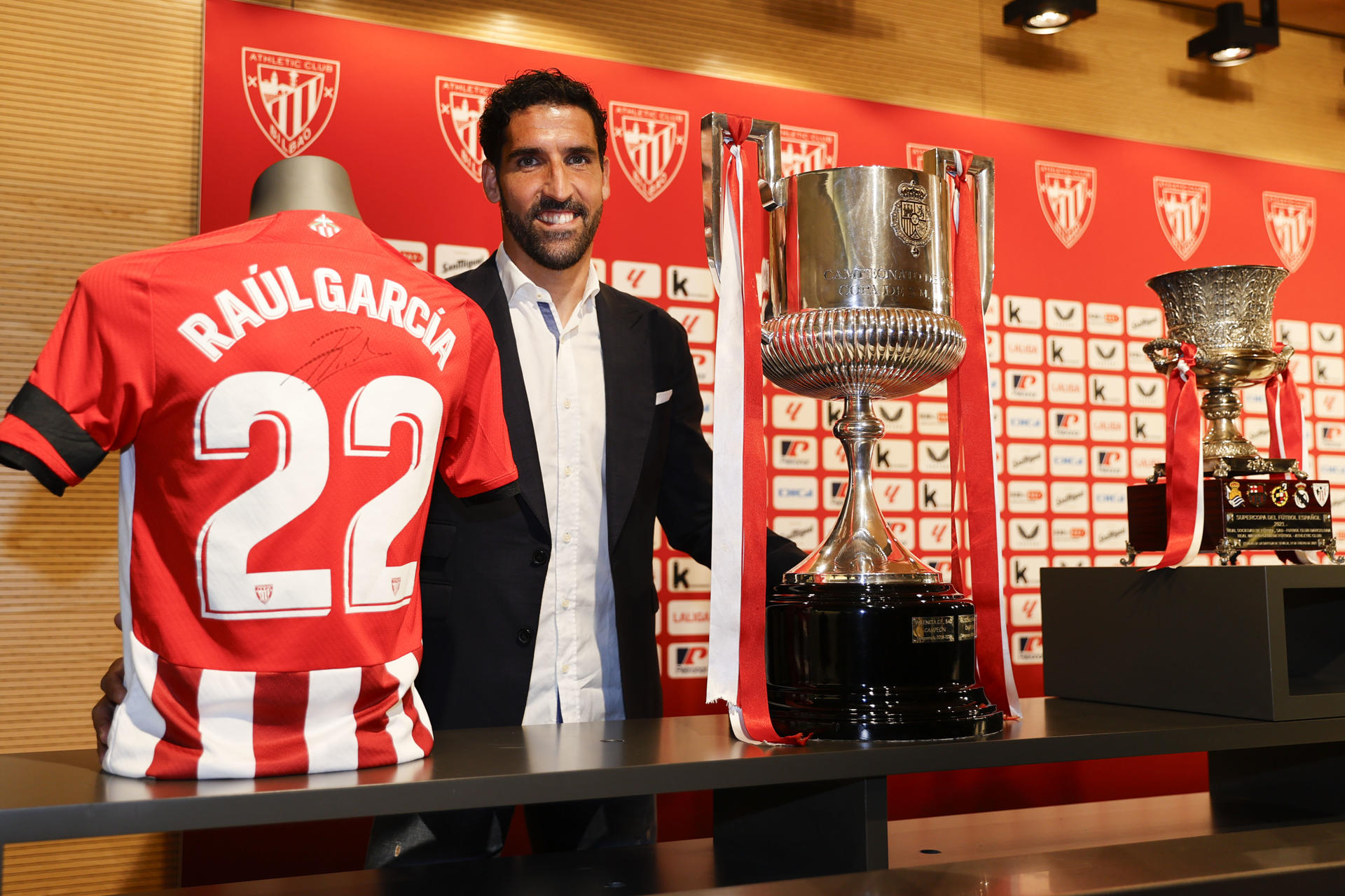 El español Raúl García se despide del fútbol «feliz» y «orgulloso» de su trayectoria