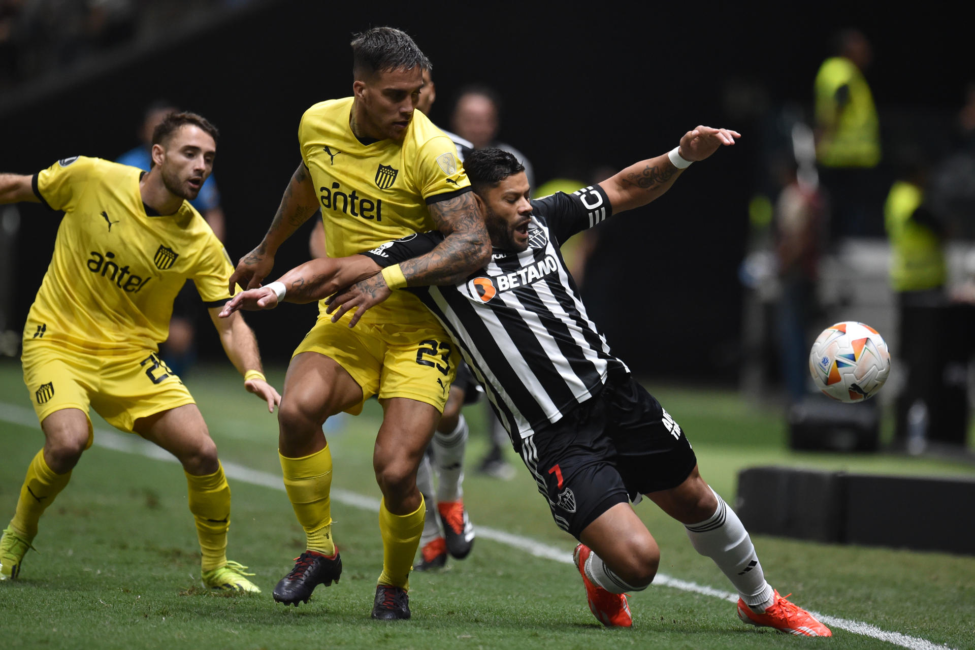 alt Peñarol va por un triunfo clave ante el ya clasificado Atlético Mineiro