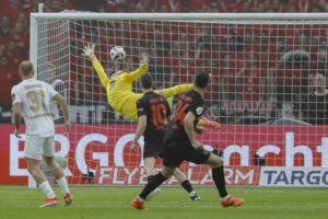 alt 0-1. Xhaka le da el doble al Leverkusen de Xabi Alonso