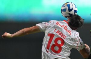 ALT 2-1. Bragantino vence con doblete de Borbas e iguala a Racing en la punta del grupo H de la Sudamericana