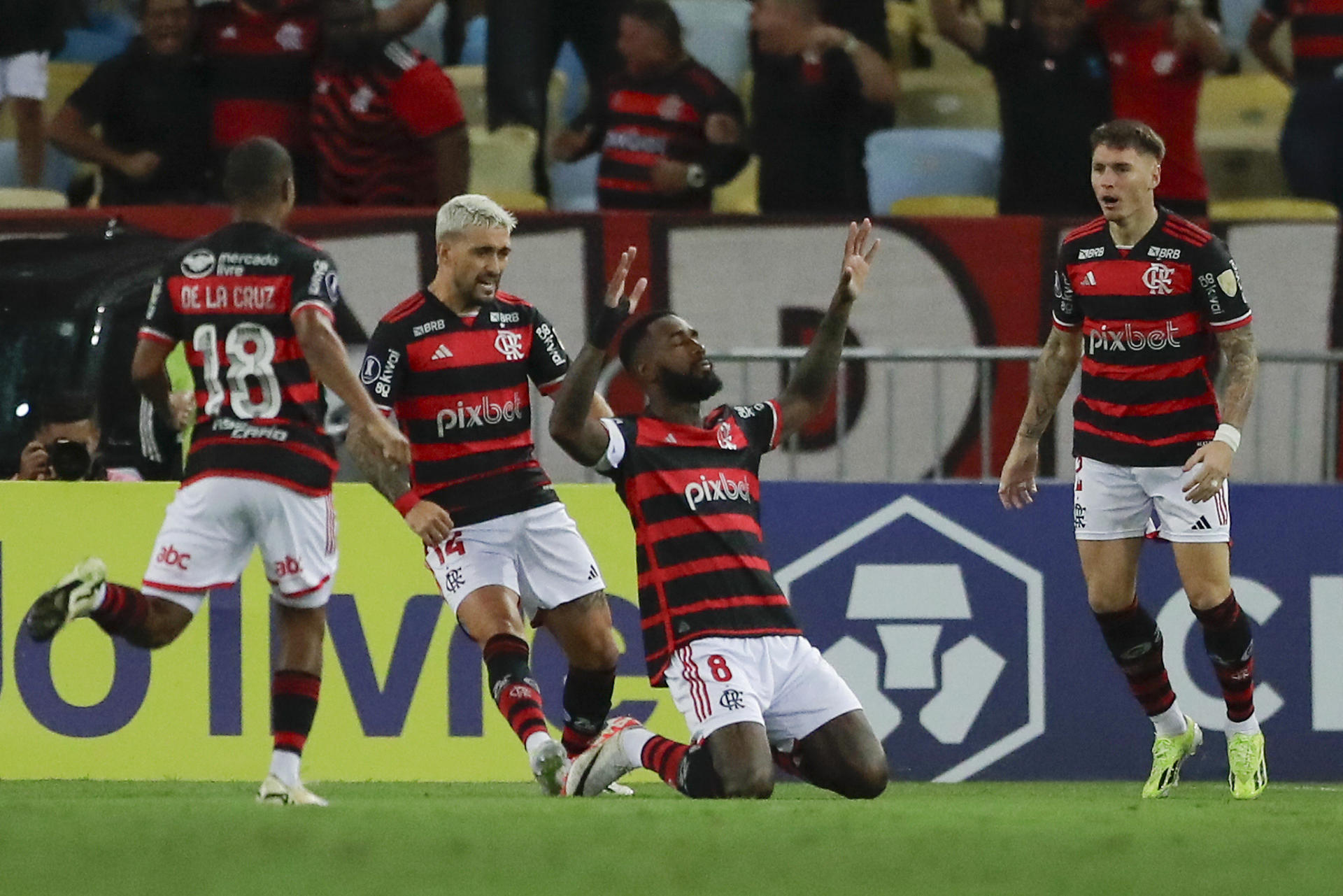 rss-efe991197217398949f5554c86aa8856517b45a5e5bw 4-0. Flamengo revive en la Libertadores con goleada y aplaza la clasificación del Bolívar