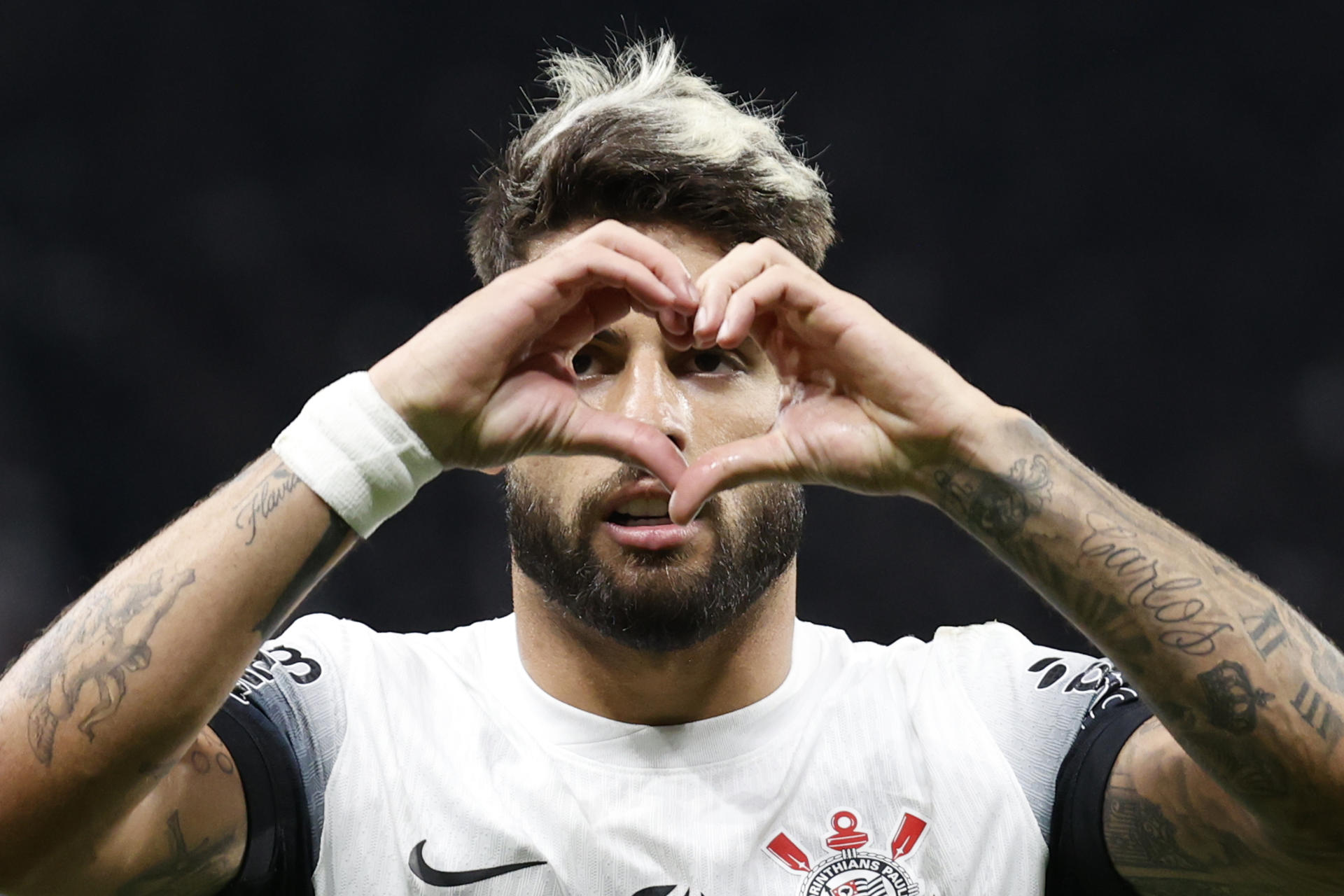 Yuri Alberto, de Corinthians, fue registrado este martes, 28 mayo, al festejar un gol que le anotó al Racing de Uruguay, durante un partido de la sexta y última jornada del grupo F de la Copa Sudamericana, en el estadio Neo Quimica Arena de Sao Paulo (Brasil). EFE/Sebastiao Moreira 