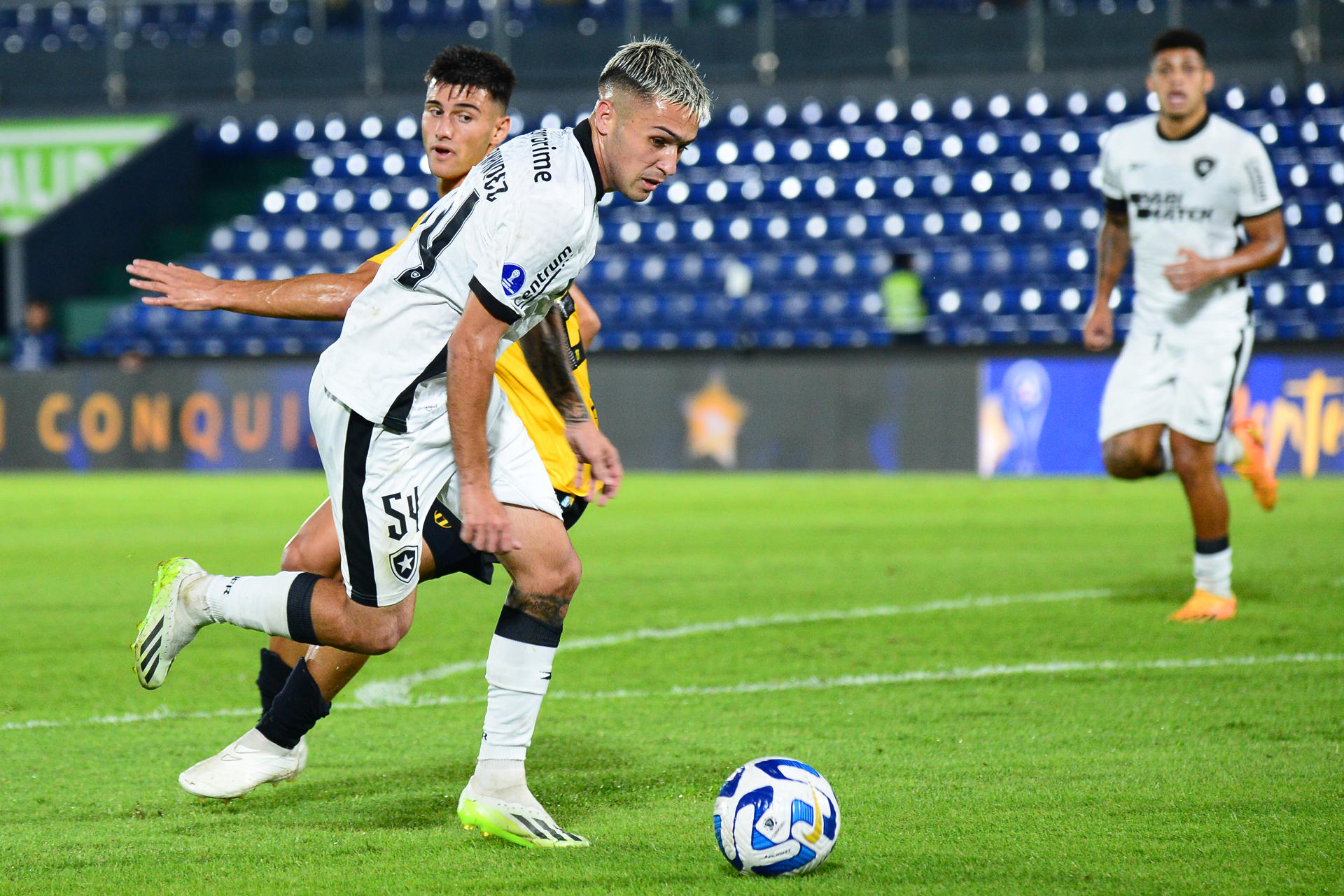 alt Botafogo deja en tierra al paraguayo Romero y al uruguayo Hernández por indisciplina