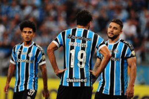 Fotografía de archivo del pasado 9 de abril en la que algunos jugadores de Gremio se lamentan en un partido de la fase de grupos de la Copa Libertadores ante Huachipato en Porto Alegre (Brasil). EFE/ Ricardo Rímoli