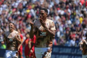 alt 1-1. Yerry Mina da un punto al Cagliari en la lucha por la permanencia