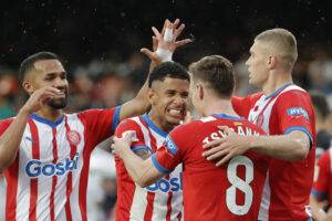 alt 1-3. El Girona se asegura la tercera plaza en un enrarecido Mestalla