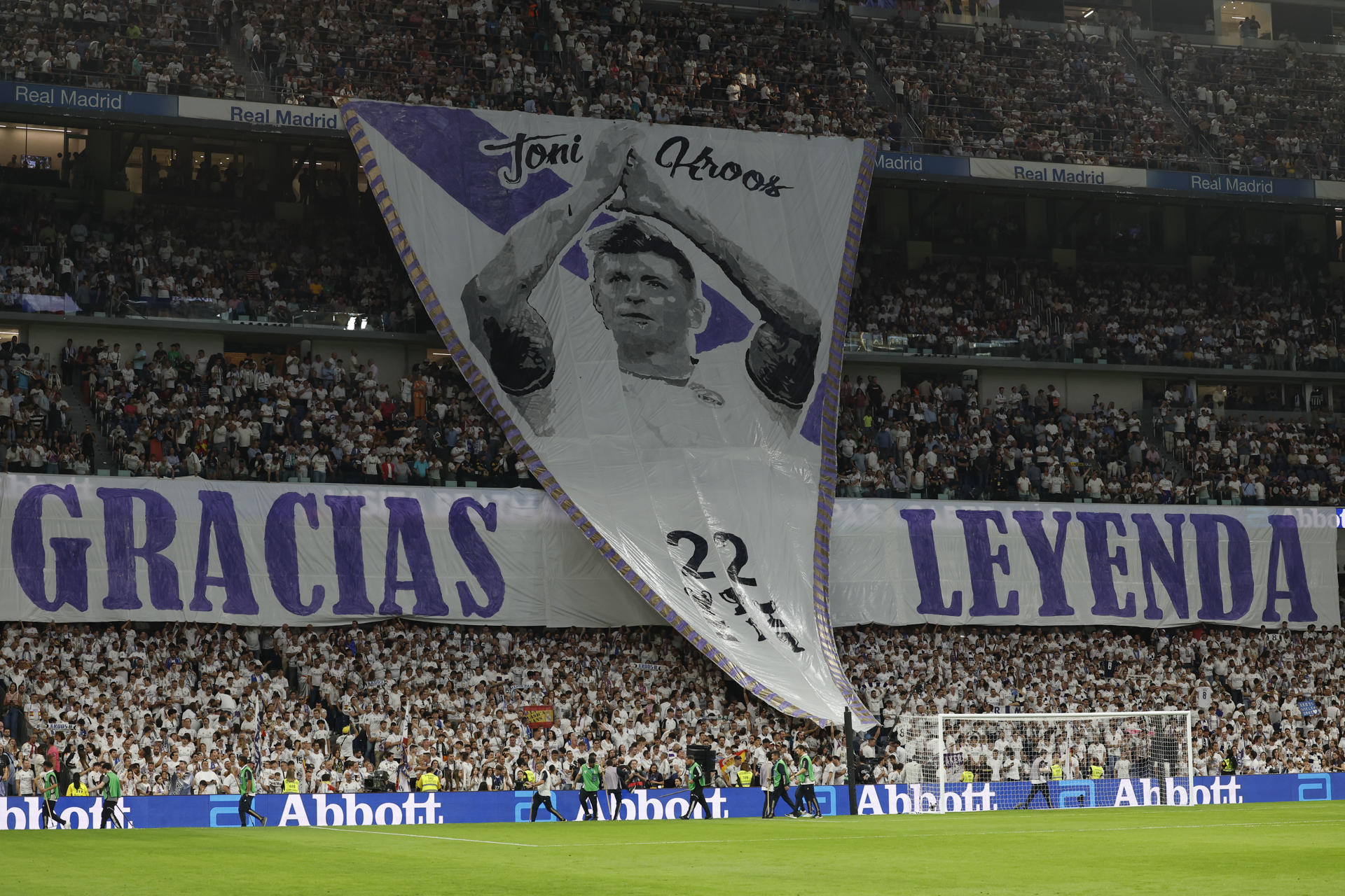 El centrocampista alemán del Real Madrid Toni Kroos en el estadio Santiago Bernabéu, en Madrid. EFE/J.J. Guillen 