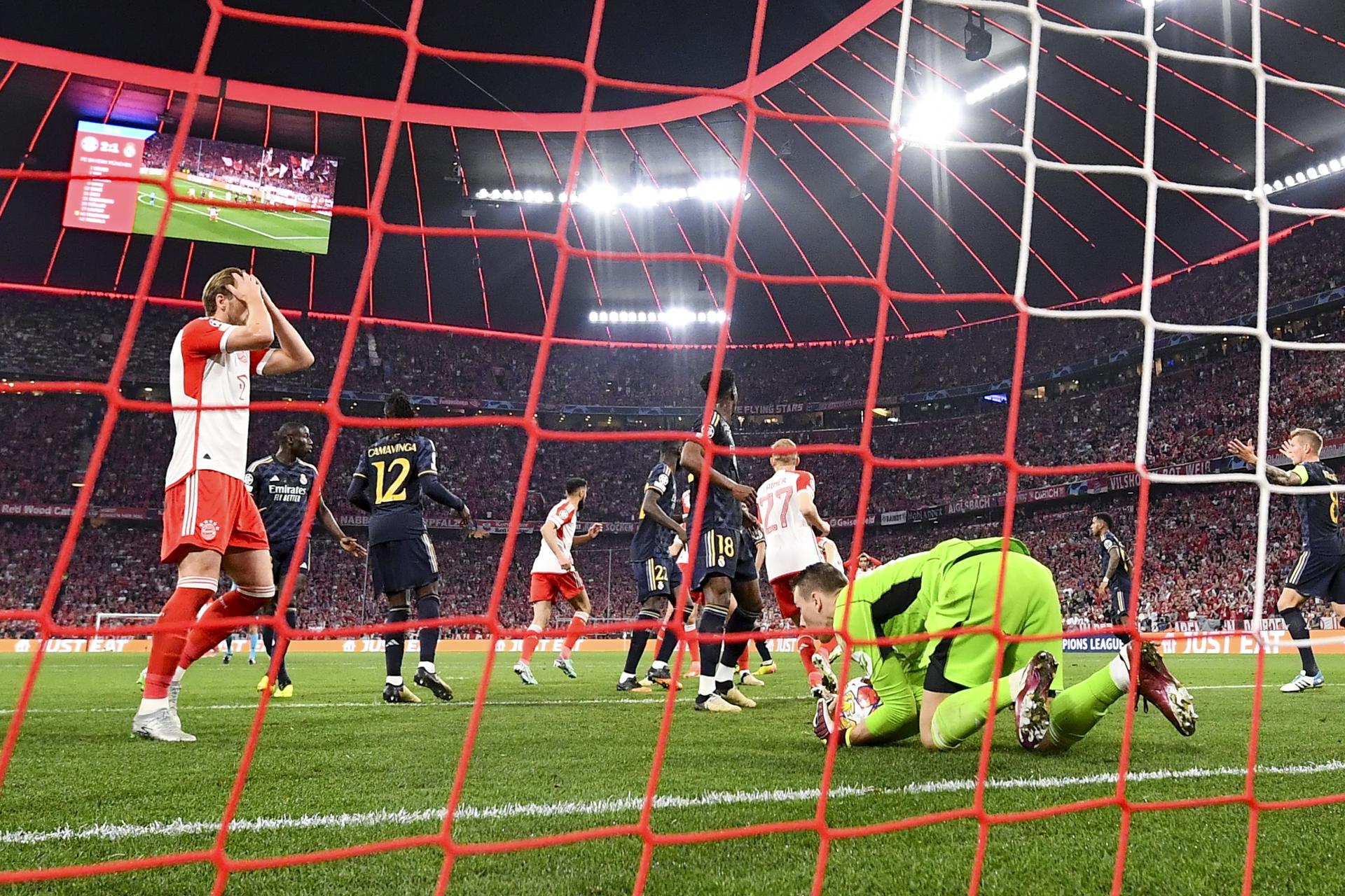 alt El examen a Davies en el Bernabéu ante un Mendy en su mejor momento