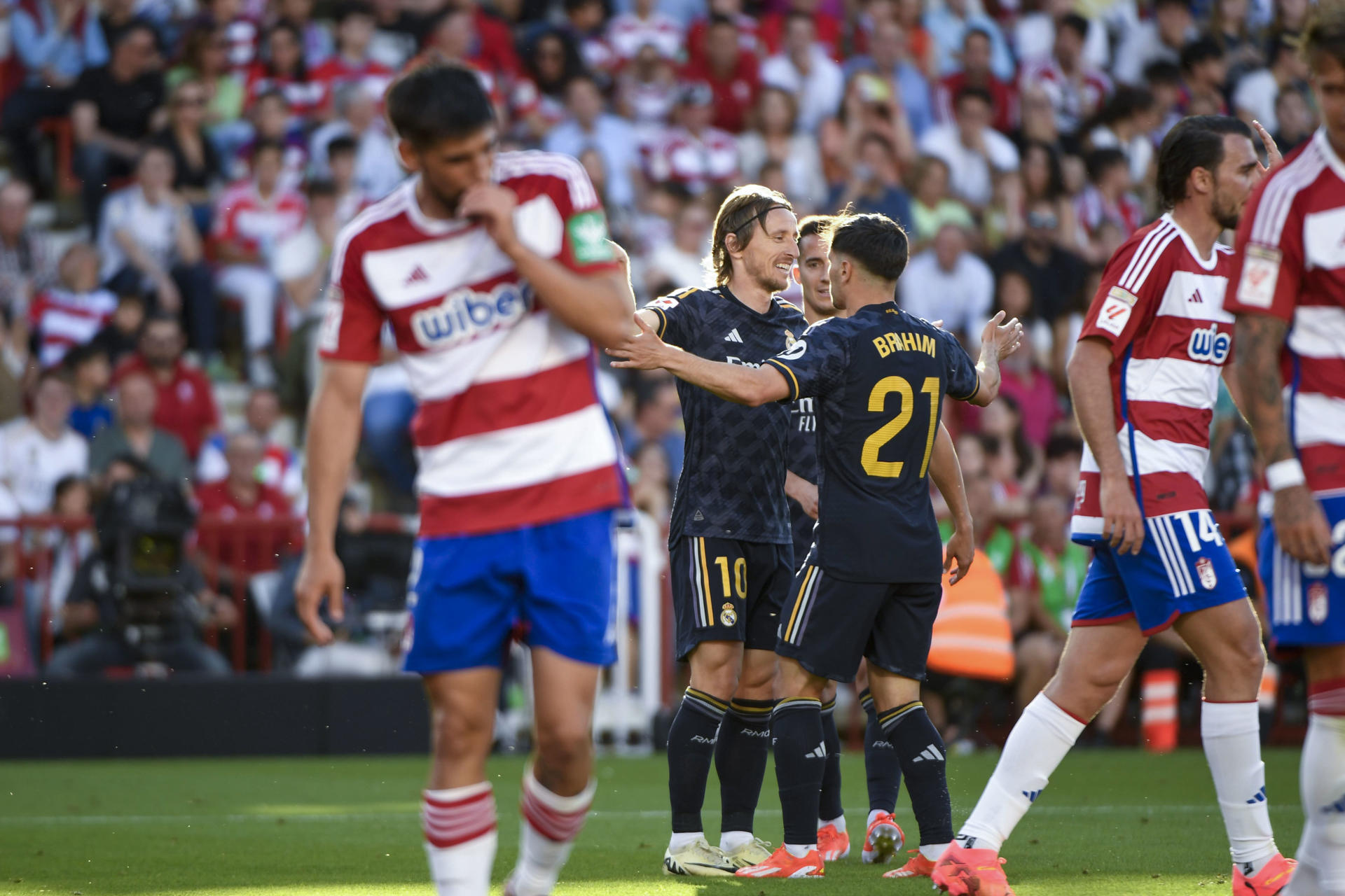 0-4. El campeón festeja su título con una goleada ante un Granada descendido