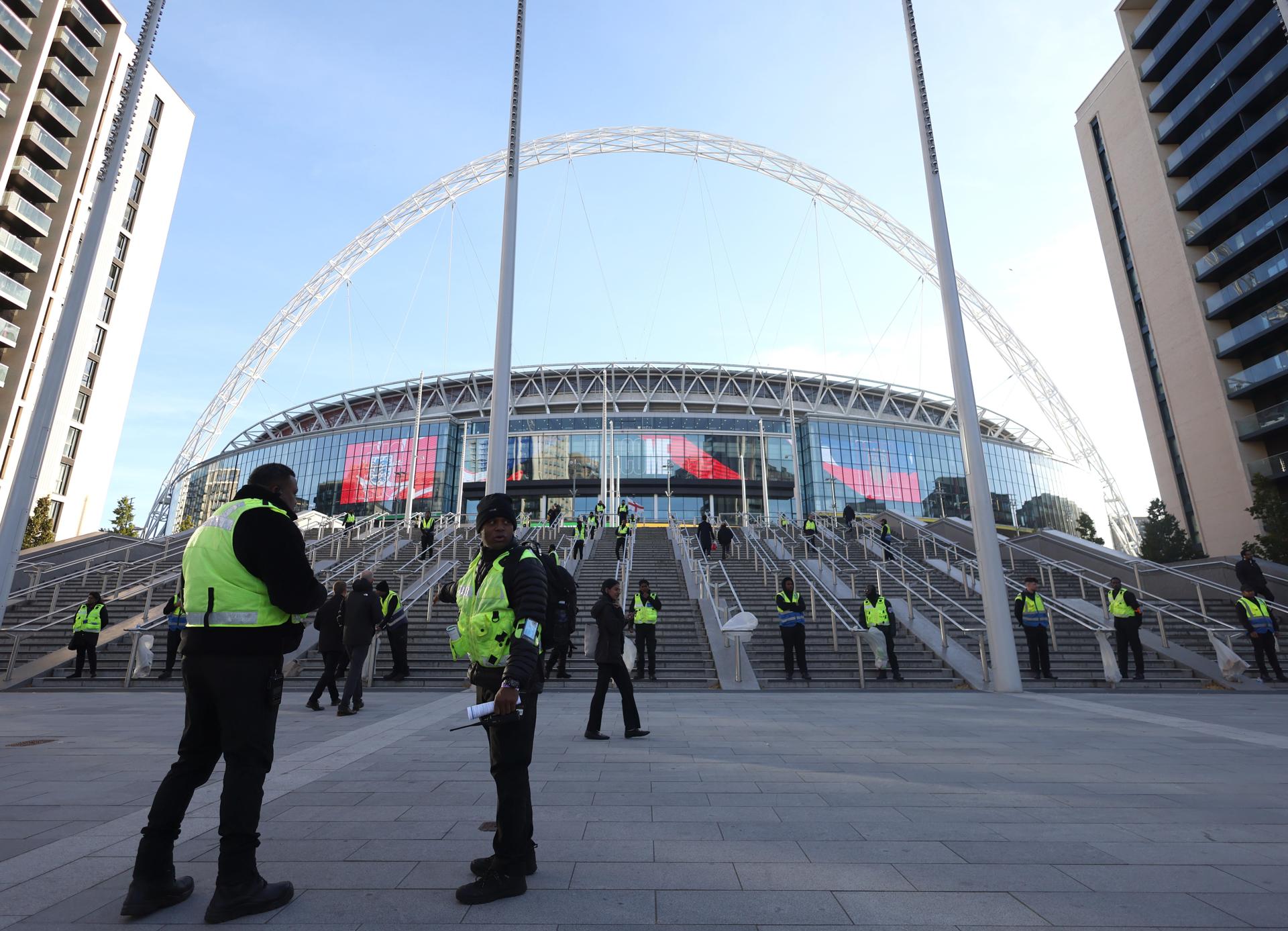 alt Wembley, caro y seguro