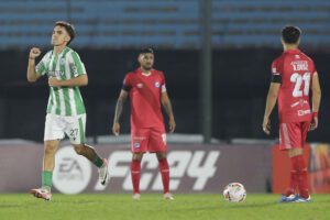 ALT 2-1. Racing le arrebata a Argentinos Juniors el primer lugar del Grupo F y se acerca a octavos