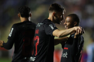 alt Flamengo recupera a De La Cruz y a Erick Pulgar para el partido decisivo con Millonarios