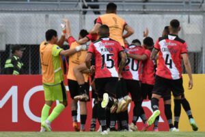 alt 4-1. Fortaleza pierde el invicto ante Nacional Potosí, pero se mantiene líder del grupo D