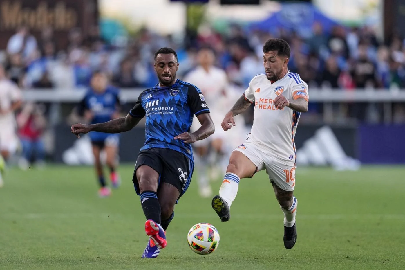 Una columna vertebral conformada por latinos en el XI de la Semana 20 de la MLS