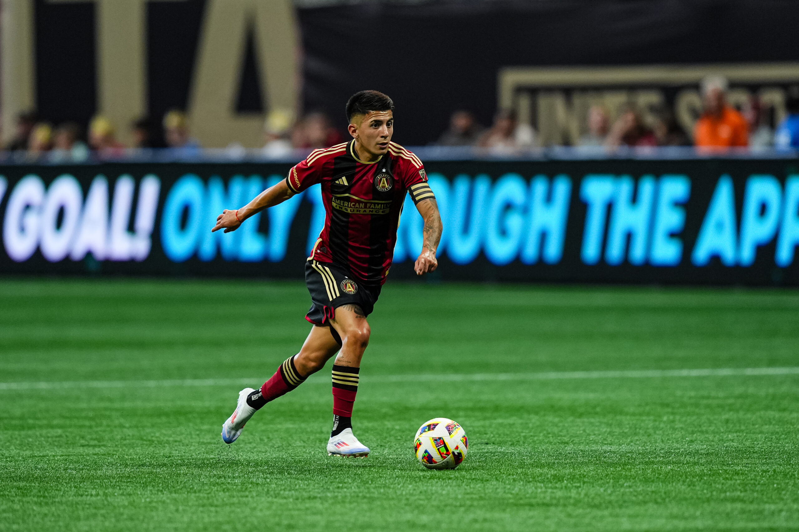 Botafogo se ilusiona con posible acuerdo con el argentino Thiago Almada de Atlanta