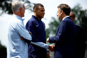 alt Mbappé confirma a Macron que el anuncio de su fichaje se hará esta tarde