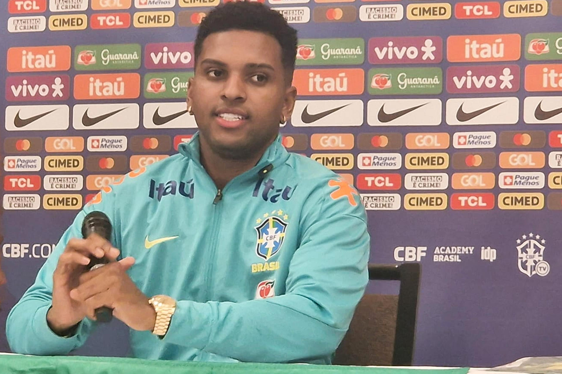 alt Con Rodrygo de vuelta, Brasil se ejercita con casi 40 grados celsius antes de Paraguay