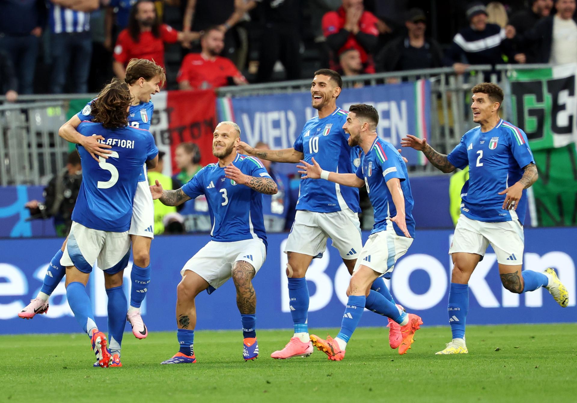 rss-efe75eb8ab00fd26375baa362db0a584e40c1110610w 2-1. Italia responde al gol más rápido de la Eurocopa