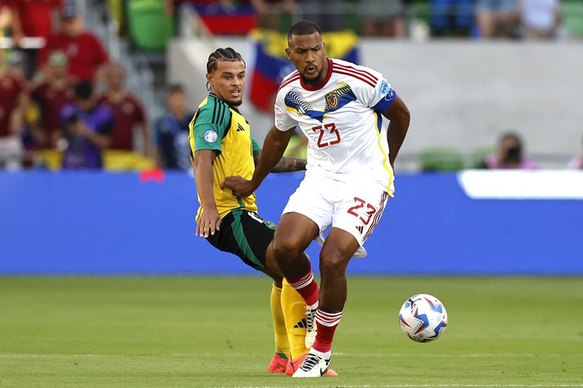 alt Salomón Rondón: "Contento por lo de hoy, pero ya pensando en Canadá"