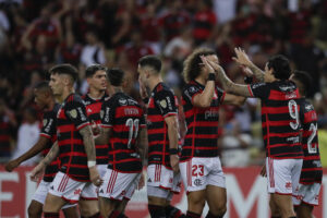 alt Flamengo lidera la liga brasileña de fútbol, luego de vencer a Bahia en tiempo añadido