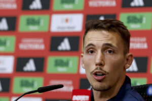 alt Grimaldo y Cucurella, dos amigos por un puesto