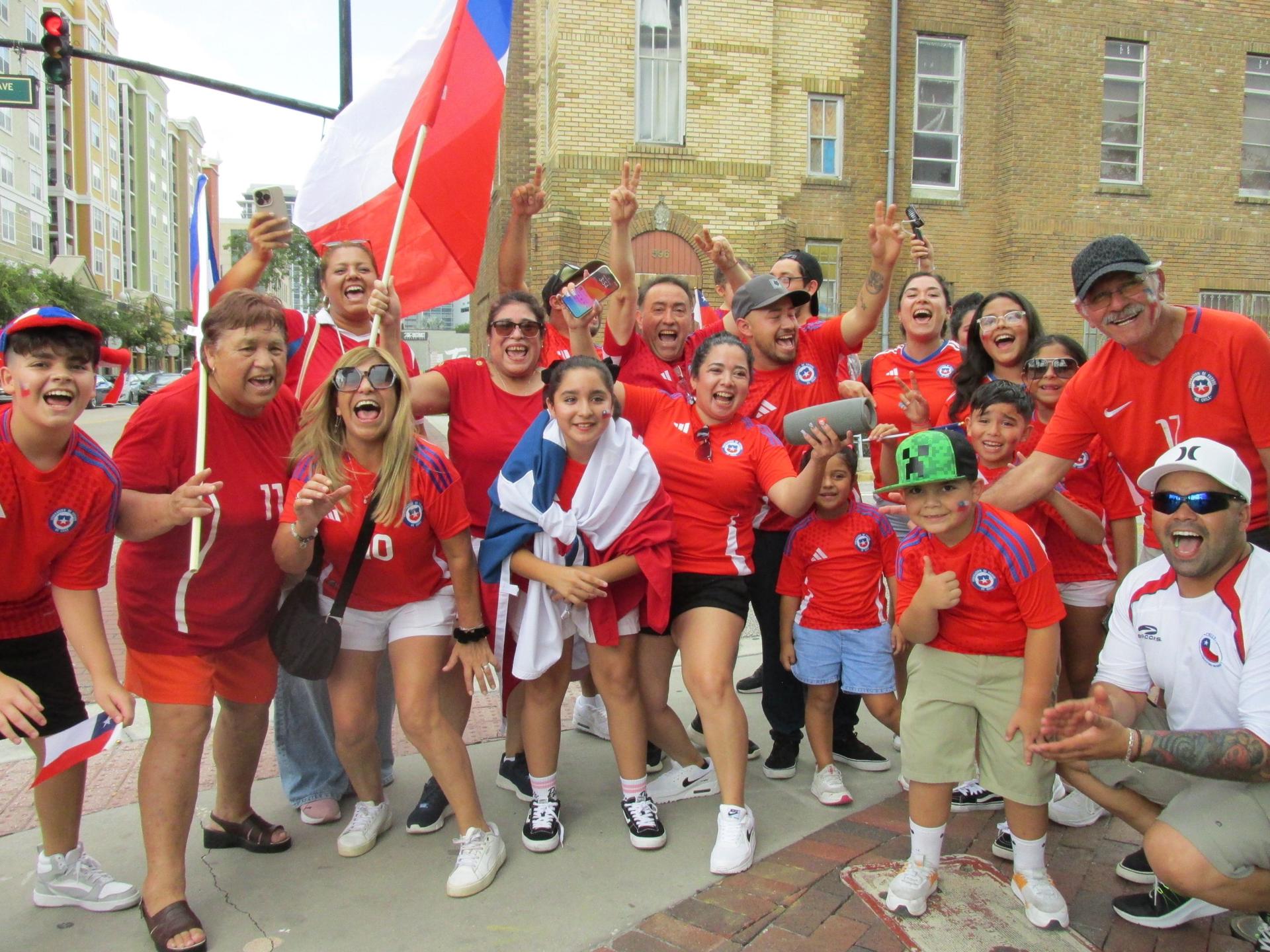 alt Desde el Gran Norte Blanco a Estados Unidos para alentar a la Roja