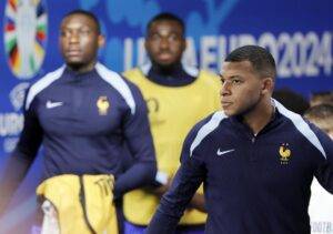 alt Mbappé está "bien", quiere "jugar" y se está "adaptando a la máscara"