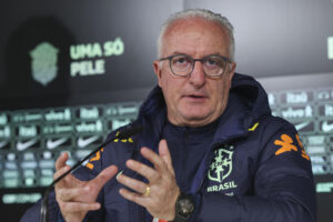 alt Dorival Júnior rebaja la euforia con Endrick: "Necesita tiempo y paciencia"