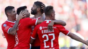 alt El argentino Santiago Montiel gana el Premio Puskas