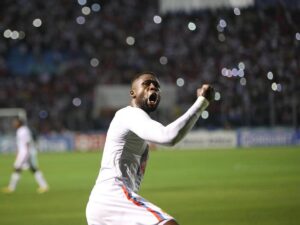 alt El campeón Olimpia se estrena con triunfo en primera fecha y lidera el Apertura hondureño