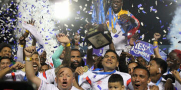 alt El Olimpia del argentino Troglio busca el pentacampeonato