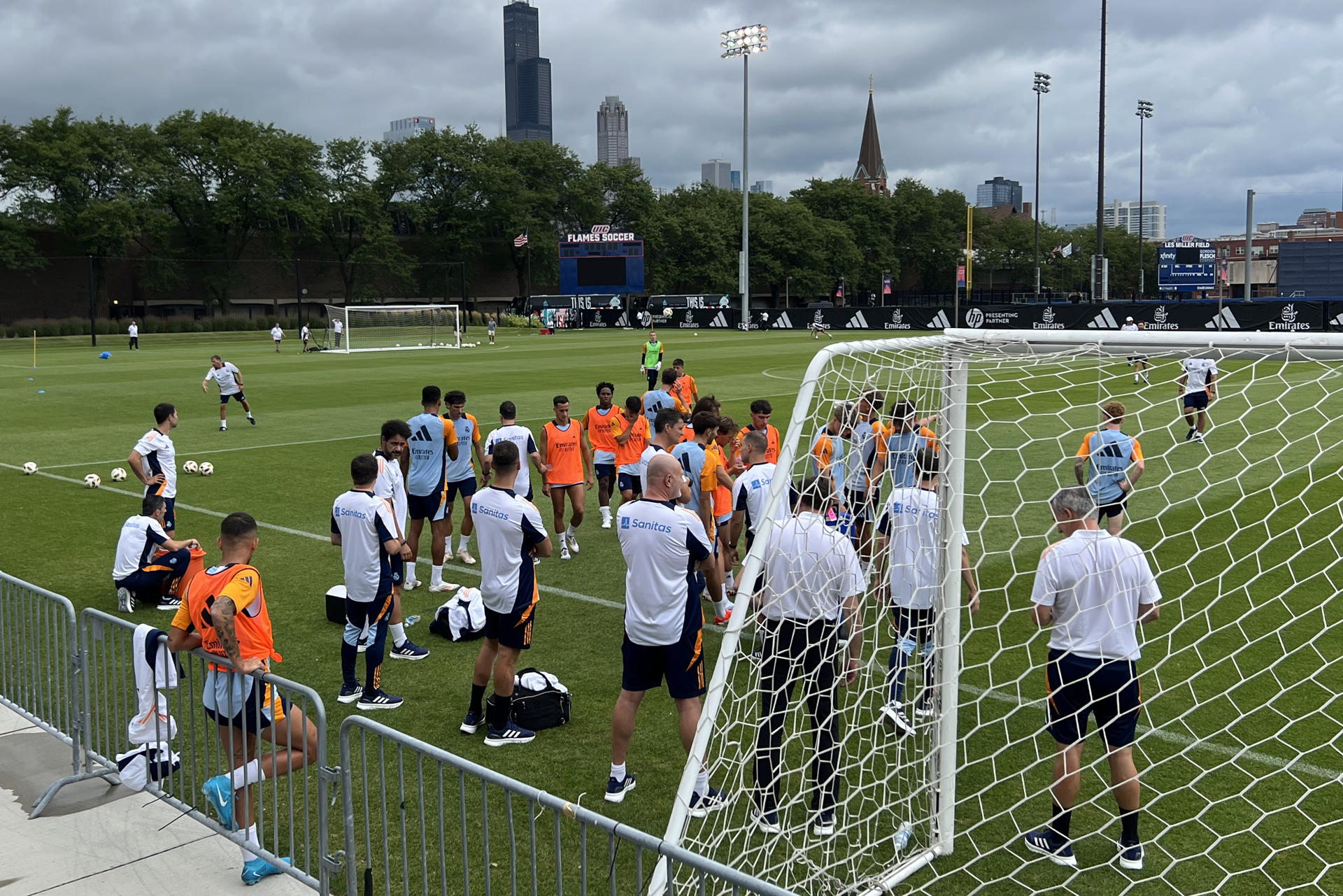 El Madrid realiza su primer entrenamiento en Chicago a la espera de  los brasileños Vinícius y Rodrygo