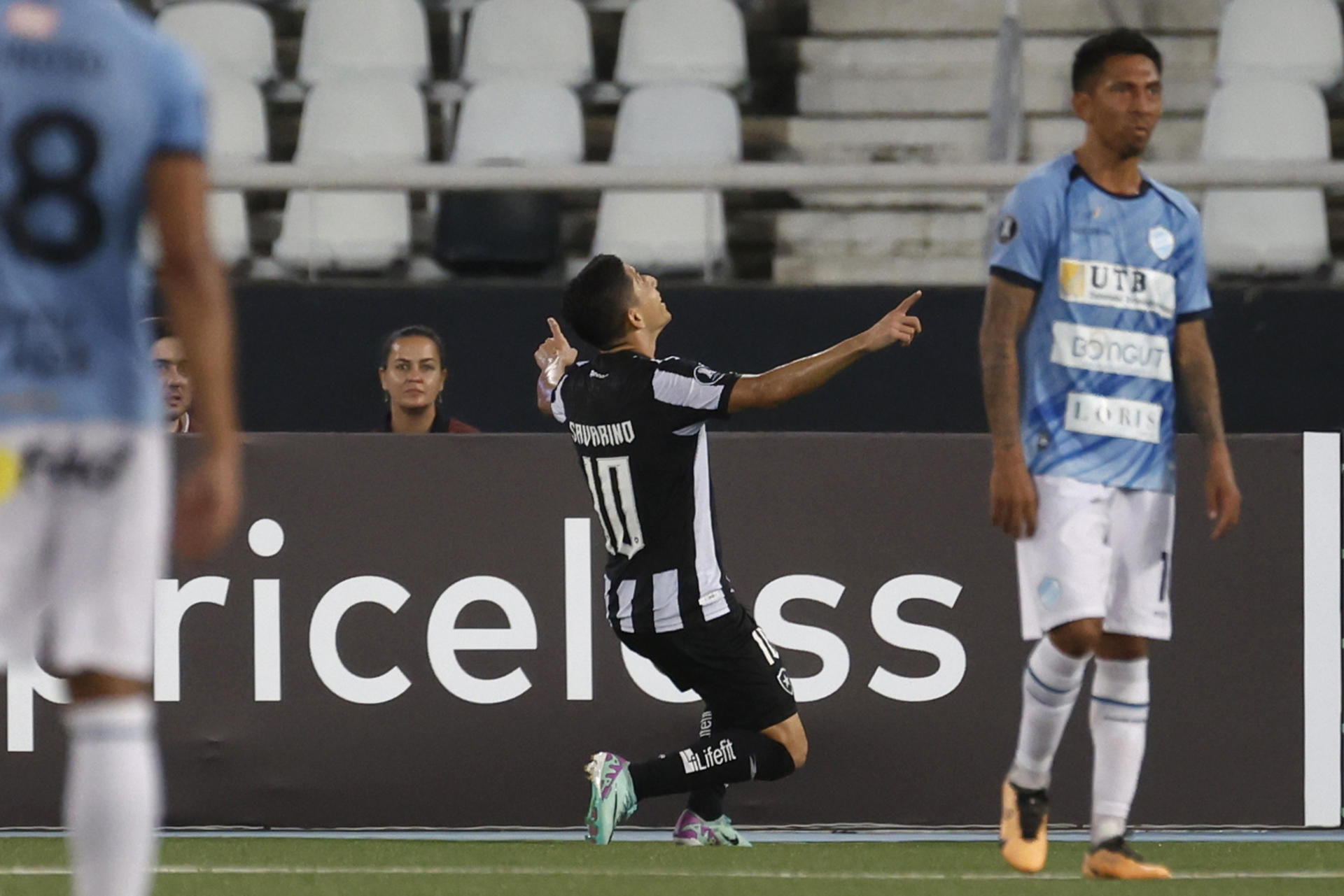 alt Botafogo gana con gol del venezolano Savarino, desbanca a Flamengo y asume la cima del fútbol en Brasil