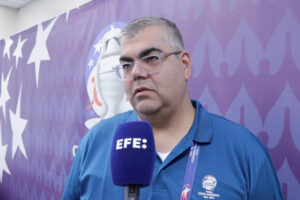 El director de competiciones y operaciones de la Conmebol, Frederico Nantes, habla en una entrevista con EFE este lunes, en Miami (Fl, EE.UU.). EFE/ Nacho García