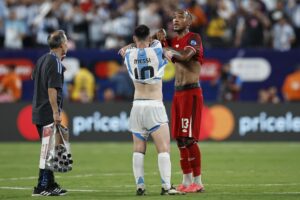 alt Messi celebra una final más "en canchas muy malas y contra equipos muy duros"