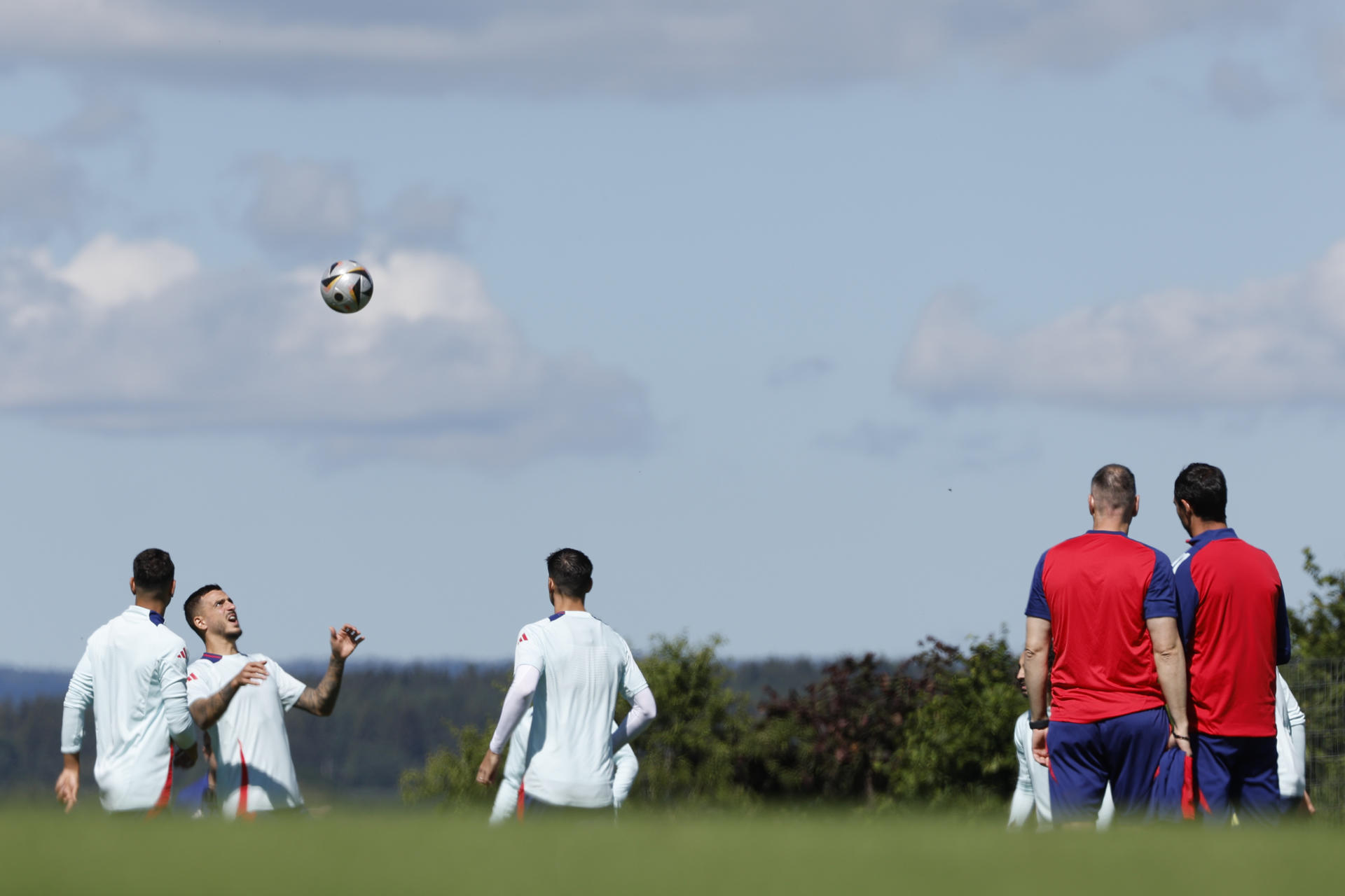 Los jugadores de la selección nacional durante el entrenamiento en Donaueschingen (Alemania), en la víspera de su partido de semifinales de UEFA Eurocopa 2024 contra Francia. EFE/ J.J. Guillen 