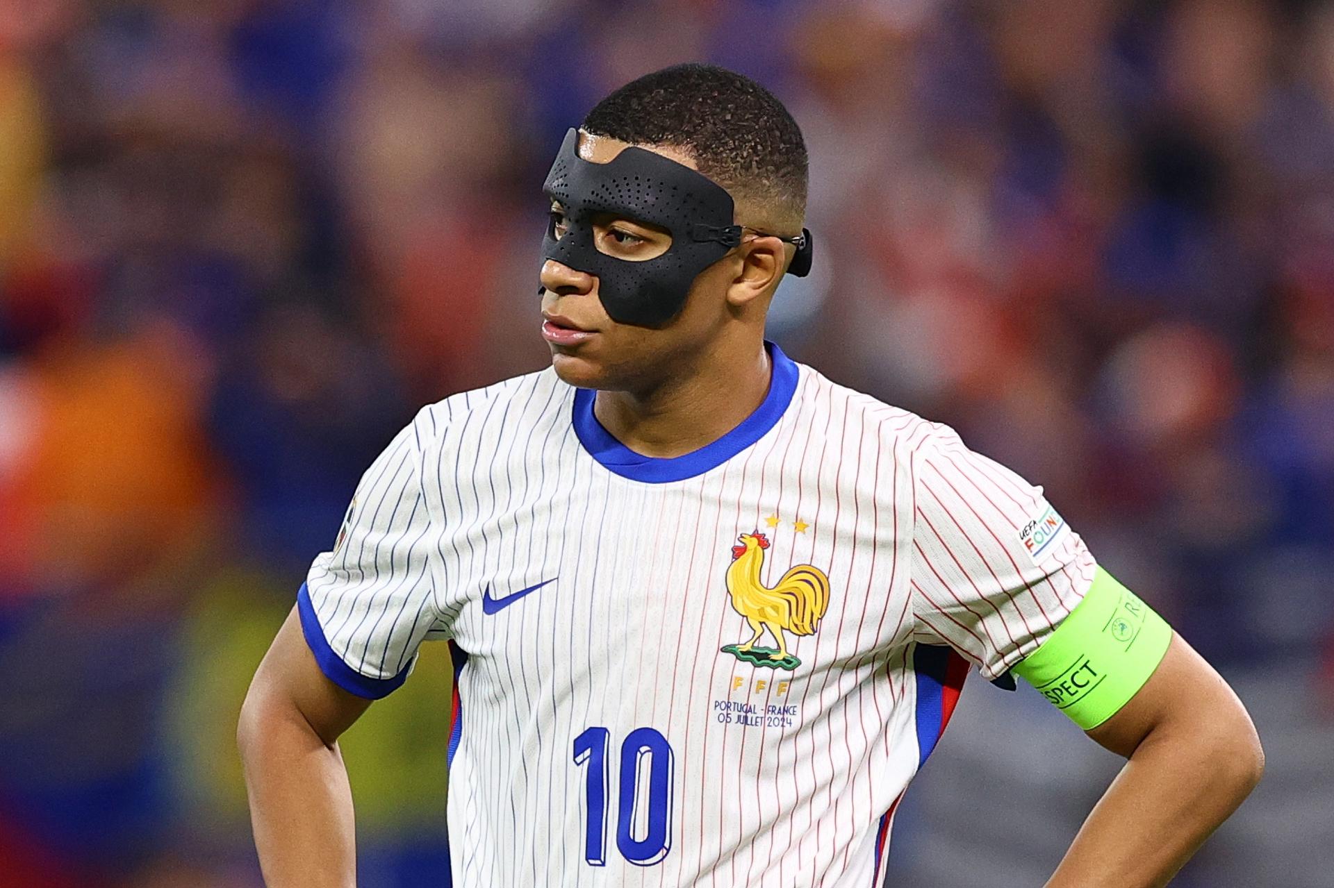 El delantero francés Kylian Mbappe durante el partido de cuartos de la Eurocopa que han jugado Francia y Portugal en Hamburgo, Alemania. EFE/EPA/FILIP SINGER 