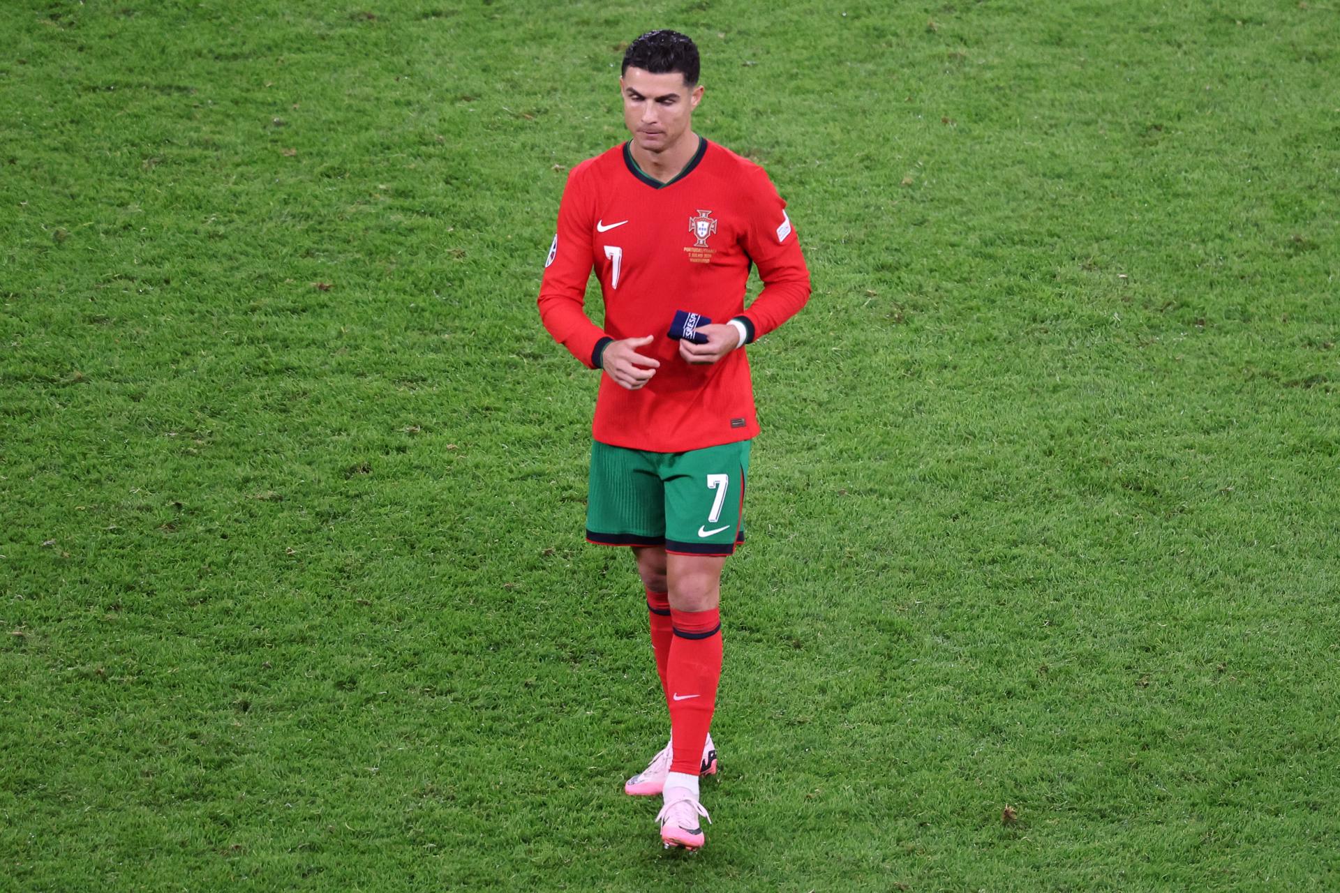 Cristiano Ronaldo lamenta la eliminación de Portugal en la Eurocopa 2024. EFE/EPA/ABEDIN TAHERKENAREH 