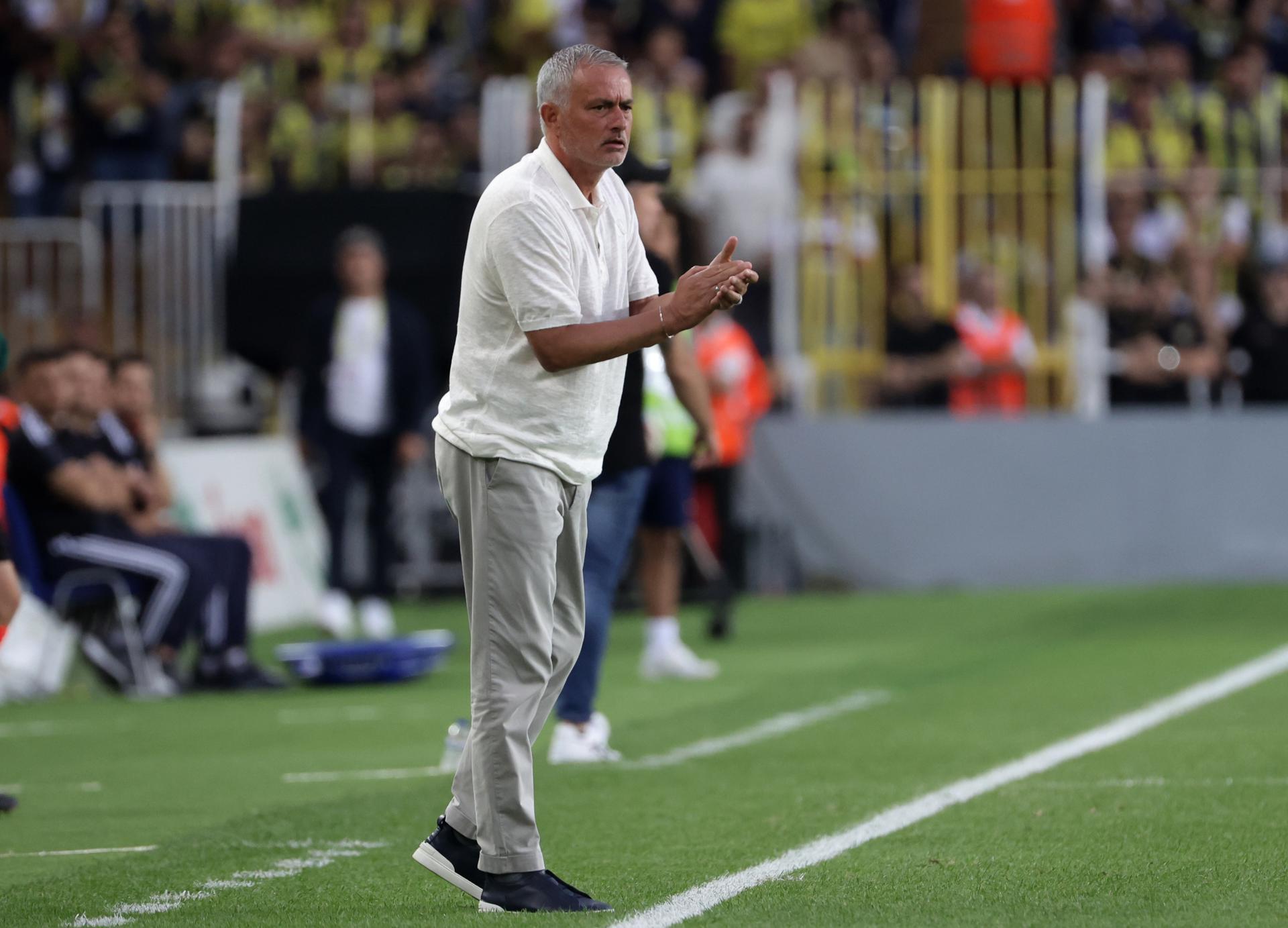 Mourinho, durante el partido. EFE/EPA/ERDEM SAHIN 