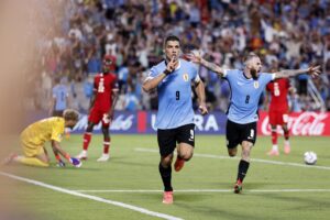 alt El arañazo de Suárez rescata a la Celeste