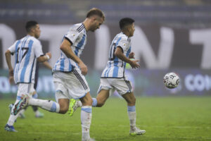 alt Thiago Almada impulsa a Argentina a cuartos