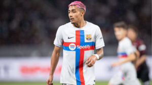 alt El Barcelona traspasa al mexicano Julián Araujo al Bournemouth por diez millones de euros