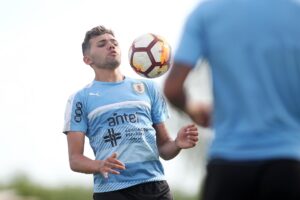 alt Schiappacasse encabeza los convocados del medio local de Uruguay para jugar con Guatemala