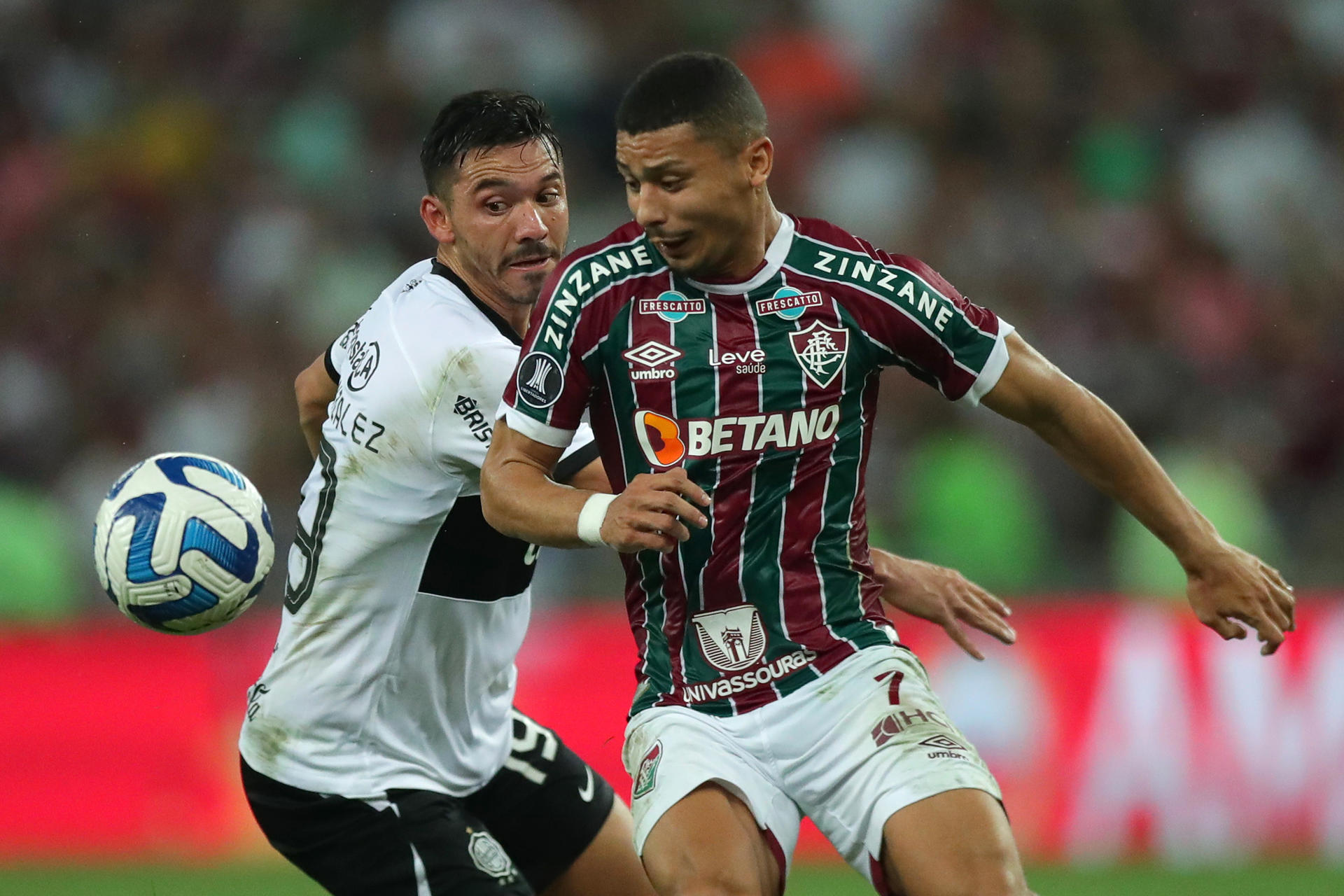 Fotografía de archivo del exjugador de Fluminense André (d) durante un partido de la Copa Libertadores 2023 ante Olimpia en Río de Janeiro (Brasil). EFE/Andre Coelho