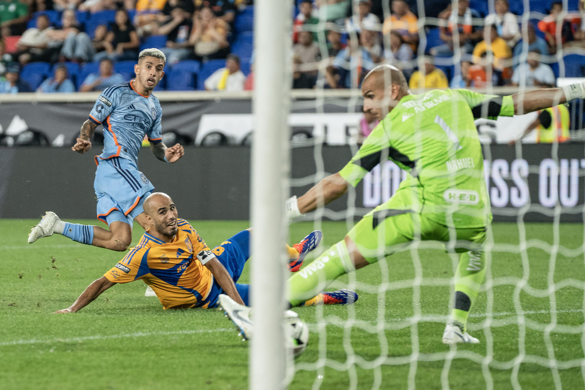 alt El uruguayo Santiago Rodríguez le da el pase al New York City en la Leagues Cup ante Tigres