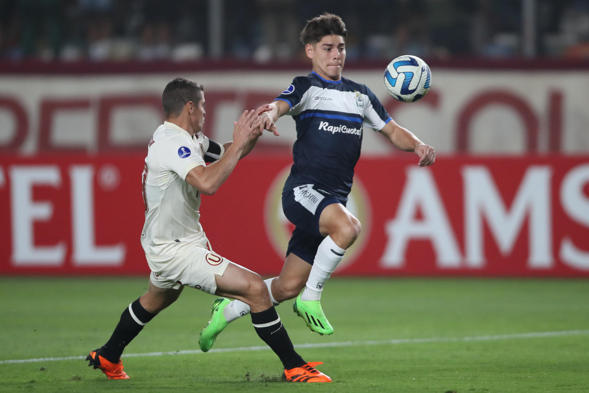 El lateral uruguayo Pintado cambia a Ginmasia y Esgrima La Plata por Nacional